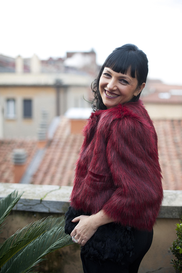 Smilingischic, fashion blog. 2040 , Collection 13/14 Marianna Ferrara, Royal Hotel Victoria , Pisa,  come interpretare lo stesso abito in età diverse, giacca di pelliccia sintetica, sorriso 