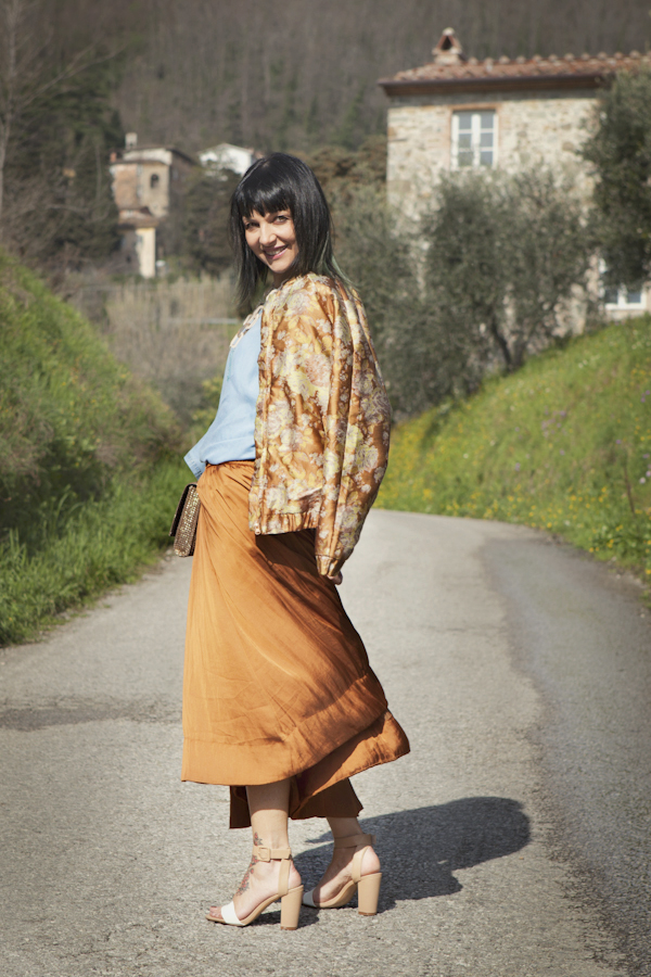 smilingischic, fashion blog, the right way and the right love, dettagli, cappello vintage, gonna a ruota  Zara,outfit, bomber a fiori, campagna, spring 