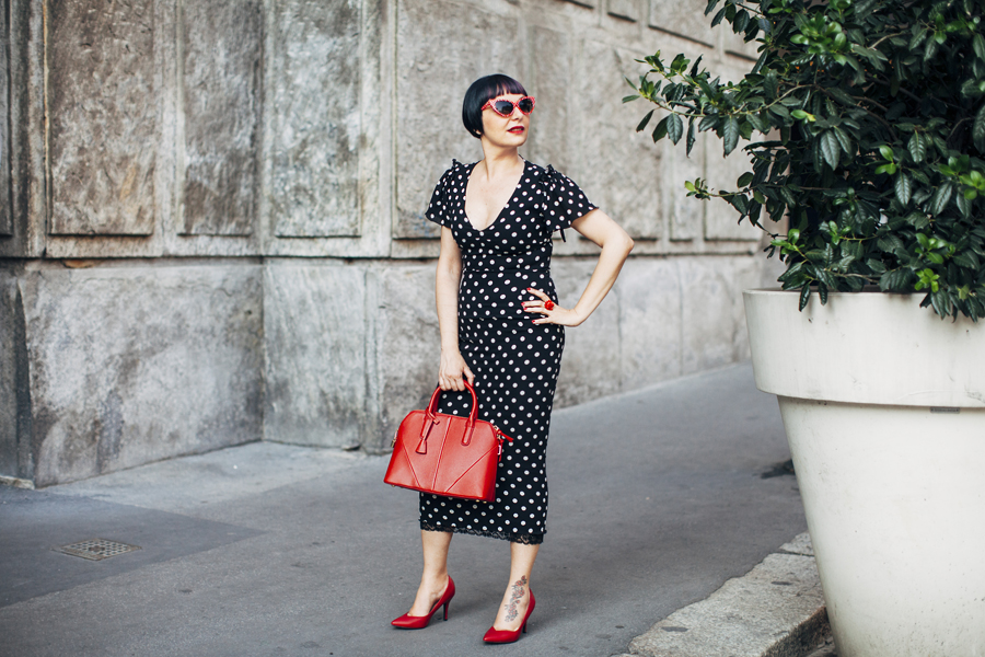 Smilingischic, fashion blog, Sandra Bacci, polka -dot dress by D&G, How would you define femininity? abito a pois, 